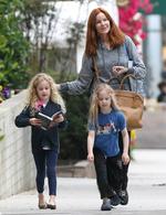 La actriz Sarah Jessica Parker tiene dos hijas mellizas, Marion y Tabitha, que nacieron en junio de 2009 gracias a un vientre de alquiler.
