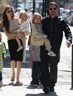 Angelina Jolie y Brad Pitt se convirtieron en padres de Knox y Vivienne, quienes están por cumplir 9 años de edad.