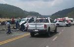 Seis personas perdieron la vida y seis más resultaron gravemente lesionadas, luego de que los vehículos en que viajaban chocarán de frente en la súpercarretera Durango-Mazatlán.