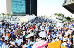 El director de Protección Civil informó que la concentración reunió a 2 mil 500 personas, cifra muy por debajo a la manejada por organizadores de la marcha, cuyos cálculos fueron de 20 mil personas.