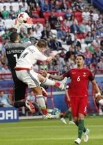 México mostró de inicio una clara intención de monopolizar el control de la pelota pero sin profundidad en sus llegadas.