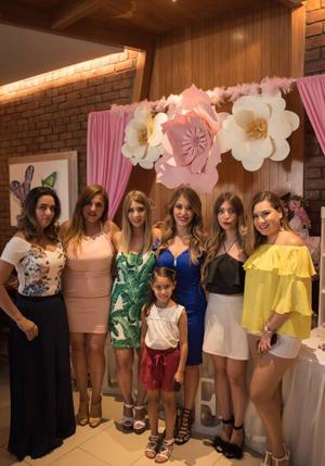 Melisa, Elda, Linda, Fernanda, Ariadna y Mía con Paola Núñez.jpeg