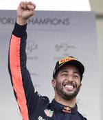 "Tengo que darle las gracias a la escudería, Red Bull Racing, estuvo bien llegar con un coche a casa y hacerlo en el mejor puesto posible, así que muchas gracias, chicos; y a todos los que vinieron hasta aquí", indicó Daniel Ricciardo.