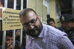 "Aquí estoy", dijo Duarte al ser abordado por los medios cuando llegó a los tribunales.
