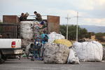 La basura no se puede trasladar como se recolecta al relleno sanitario; antes se debe seleccionar para quitar todo lo que se puede reciclar.
