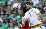 México inició el encuentro con dominio del esférico y la cancha de Seattle, el cual no permitió que durante la primera media hora de juego, el cuadro paraguayo no consiguiera anotar.