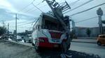 El accidente fue protagonizado por un autobús de pasajeros que se impactó contra un poste de concreto de la Comisión Federal de Electricidad.