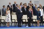 “Estados Unidos son de esos aliados seguros, amigos, que vinieron a nuestra ayuda. Por ello nada no separará nunca”, declaró Macron en un breve discurso al término del desfile, en el que se interpretó el himno de ese país y se desplegó su bandera.