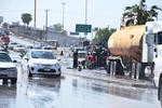 Inundaciones por lluvias causan caos vial en Torreón