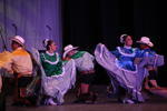 La función estelar en el Teatro Ricardo Castro contó con la participación de los grupos de danza duranguenses 'Toltécatl' y 'Dorados de Villa', además de las agrupaciones provenientes de los estados de Veracruz y Tamaulipas.