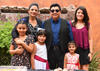 30072017 CUMPLE 64 AÑOS.  Enrique Zambrano Báez con su esposa, Cristina Pita Barcelata, y sus nietas, Melina, Renata, Anayancy y Wendy.