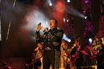 Pepe Aguilar se hizo acompañar de un mariachi, coristas y un grupo de rock/pop para el concierto que duró casi dos horas.