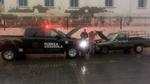 Elementos de Fuerza Coahuila brindaron apoyo a los vehículos que se quedaron varados por las intensas lluvias.