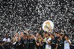 Real Madrid puso en marcha la temporada con otro trofeo al superar ayer por 2-1 a Manchester United en la Supercopa de Europa.
onia