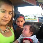 10082017 Alejandra con sus hijos, Paco y Victoria.