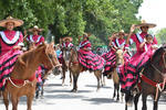 El desfile fue por la Fiesta de la Vendimia en Parras de la Fuente.