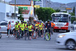 Alrededor de 150 ciclistas pertenecientes a 10 agrupaciones realizaron la noche de ayer martes la rodada ¡Seguridad Vial Ya!, por diversos sectores de la ciudad de Torreón.