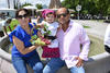 Diana y Primitivo Cruz con su hija, Anna Cristina, de Parras
