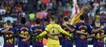 En una jornada en que se rindió un homenaje a las víctimas de los atentados de esta semana en España, Barcelona comenzó su participación en la campaña de la Liga venciendo ayer 2-0 al Real Betis.