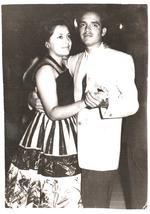 23082017 Sr. José Luis Rosales Carrillo (f) con su entonces novia Sra. Ma. Estela González Garcí­a (f) en la esquina de la Av. Abasolo y Calle Galeana en 1962.