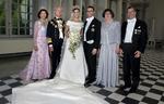 Sin duda, la boda del príncipe William con Kate Midleton en 2011 ha sido uno de los acontecimientos más importantes en la historia y su enlace matrimonial llamó la atención del mundo entero. La ceremonia tuvo mil 900 invitados y tuvo un costo de 23 millones de euros.