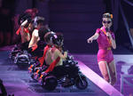 La cantante Katy Perry fungió como conductora en la ceremonia de los premios MTV.