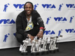 El rapero estadounidense Kendrick Lamar triunfó en los premios MTV Video Music Awards (VMA), que se celebraron en el Fórum de Los Ángeles, al llevarse cinco estatuillas, incluyendo el codiciado galardón al mejor clip del año por su tema HUMBLE.