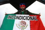 Aficionados mostraron su apoyo al tricolor en el Estadio Azteca.