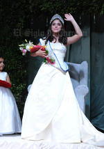 En el inicio de las festividades, se coronó a Jimena Limones como la Reina de la Feria de Torreón.