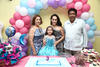 03092017 ALEGRE FESTEJO.  Irais A. Padilla Herrera celebró su cumpleaños número tres. La festejaron sus abuelitos, Fidelina Herrera y Carlos Padilla, y su mamá, Nesvi Padilla.