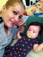 05092017 Alejandra con su hija Victoria.
