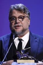Ayer tocó al tapatío Guillermo del Toro levantarse con el León de Oro.