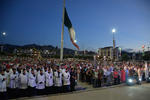El obispo José Guadalupe Galván Galindo ofició la misa de acción de gracias por el aniversario 110 de la fundación de Torreón, en la Plaza Mayor ante cientos de fieles católicos.