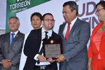 El alcalde Jorge Luis Morán Delgado dio los reconocimientos a los destacados laguneros.