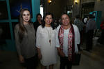 Damas duranguenses durante la inauguración de la exposición del fotógrafo Carlos Quezada.