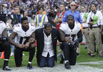 Los jugadores de la Liga Nacional de Fútbol Americano (NFL) realizaron hoy una protesta contra el presidente Donald Trump durante la entonación del himno nacional en los partidos correspondientes a la tercera semana.