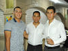 Erick Sotomayor Ruiz
 NOCHE MEXICANA CLUB SAN ISIDRO.
Osvaldo,Edgar y Jesus.