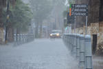 Algunas calles del Centro de Torreón también fueron afectadas por el alto nivel de agua.