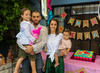Salvador Cruz y NAtalia Atiyeh y sus pequeñas hijas María Emilia y Amelia Cruz quienes cumplieron 6 y un año de edad, respectivamente
