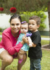 Alejandra con sus hijos, Marian y Rodrigo