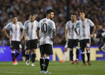 Argentina y Perú empataron ayer 0-0 por la penúltima fecha de las eliminatorias sudamericanas, resultado que deja a la Albiceleste pendiendo de un hilo ya que a falta de la jornada del martes ocupa el sexto lugar que lo deja fuera del Mundial de Rusia 2018.