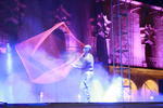 Acrobacias, danza, gimnasia aérea y otros aspectos visuales fueron parte de la producción dirigida por el acróbata y bailarín Geovann Stefano Girardelli, ex integrante del Cirque du Soleil.