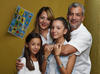 Alicia y Arturo con sus hijas, Mariana y Ángela