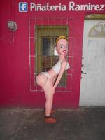 Miley Cyrus posando con su particular estilo.