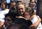 Entre abrazos los ciudadanos recordaron a las victimas del sismo.