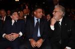 Placido Domingo junto a Ronaldo Nazario y Armando Maradona.