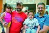 25102017 DISFRUTAN DE PASEO.  Belem, Arturo, Mateo y Erwin fueron captados en conocido centro comercial.
