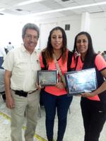 26102017 El entrenador el profesor José Luis Vielma con Lorena Gallegos y Yared Castro