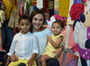 Jessica con sus hijos Jaimito y Fernanda.