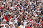 Este domingo, durante la celebración del Gran Premio de México, los aficionados en las gradas del Autódromo Hermanos Rodríguez, levantaron el puño, como muestra de solidaridad por las víctimas de los sismos que afectaron a México el pasado septiembre.